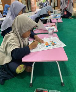 lomba mewarnai panti